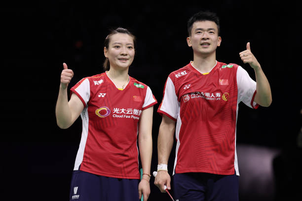 羽毛球发球区域解析:12345号位的战术运用