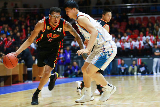 篮球投篮教学：手型、发力与瞄准的完美结合