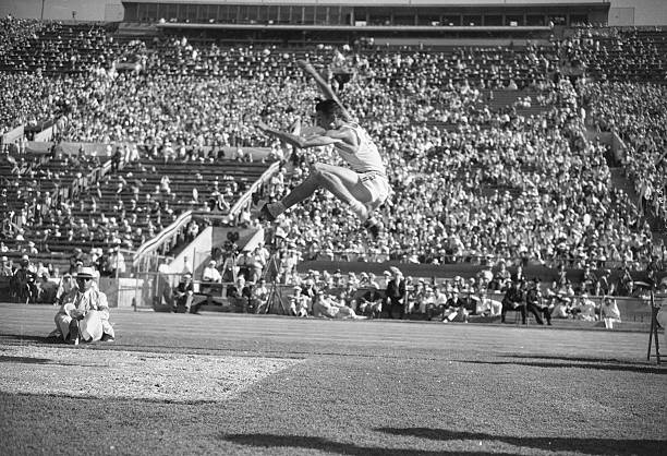 吴敏霞观战全红婵跳水，激动尖叫引爆全场