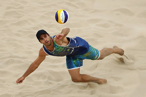 高水平比赛中背飞背传的实战案例分析