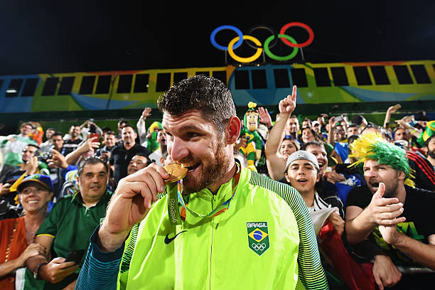 中考排球正确姿势教程:上海考生高效训练方法