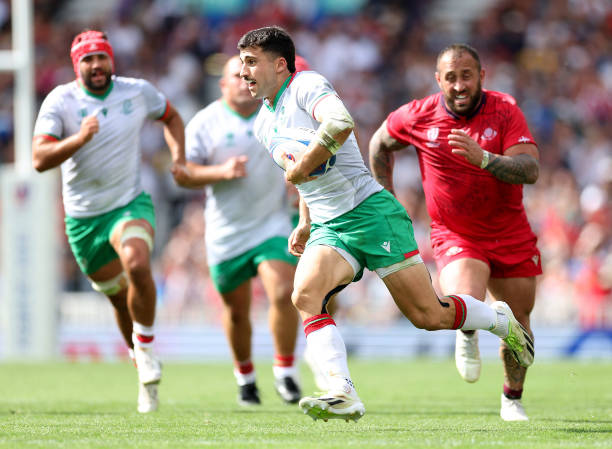 贺炜世界杯解说风格探秘：激情与细腻的完美结合