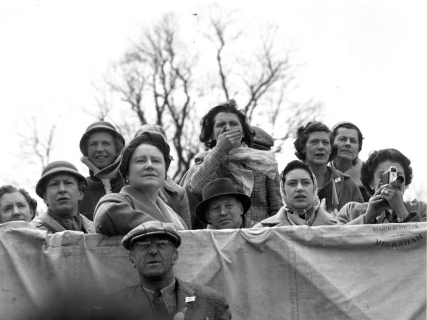 如何快速看懂羽毛球场地的标准尺寸图纸？