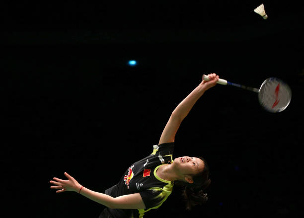 羽毛球单打比赛采用什么制度?关键规则与胜负判定