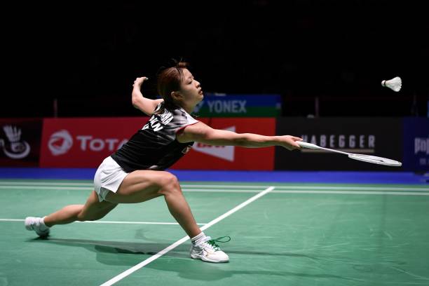 避免错误姿势!小学生初学羽毛球的动作要领与技巧