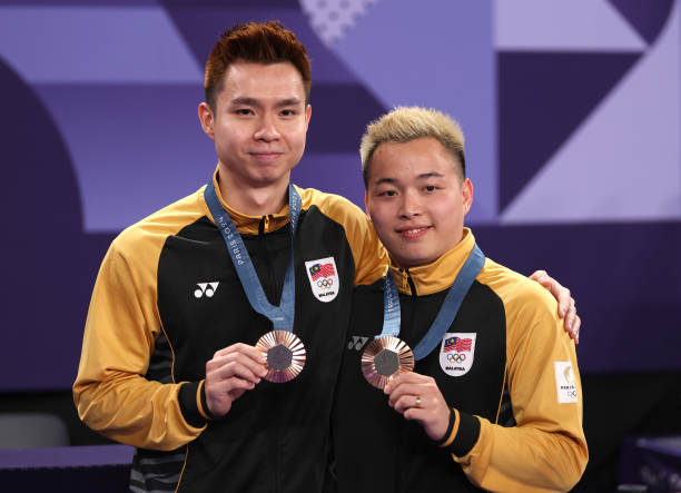 羽毛球边界线规则大全:附标准场地尺寸图示