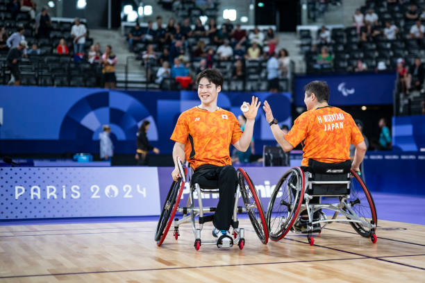 羽毛球拍选购必看:碳素和碳纤维的优缺点全解析