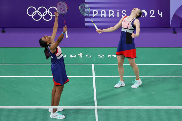 专业教练教你:羽毛球双打站位与跑位的完美配合