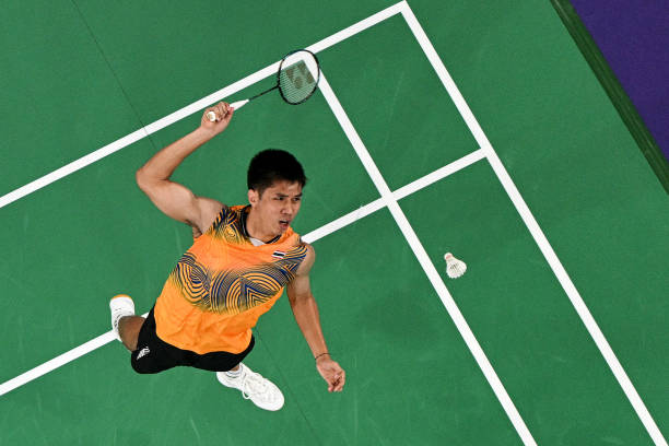 羽毛球反手发短球技巧:精准控制落点的秘诀