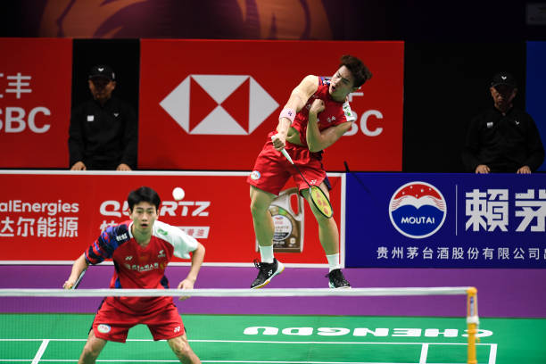 儿童羽毛球入门:轻松学会正确发球姿势