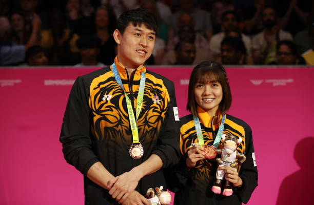 羽毛球爱好者如何选择：李宁还是尤尼克斯？