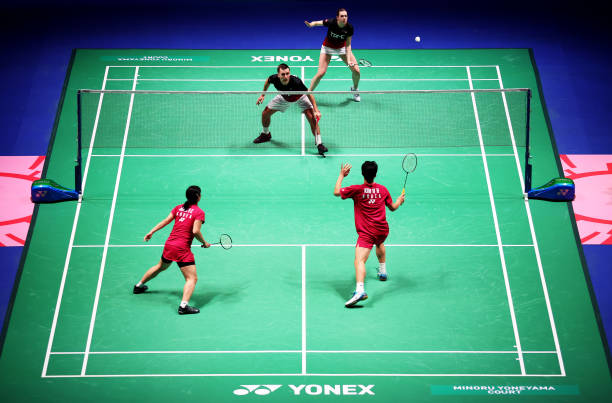 李宁高端羽毛球拍对比:雷霆80 vs 风刃900B