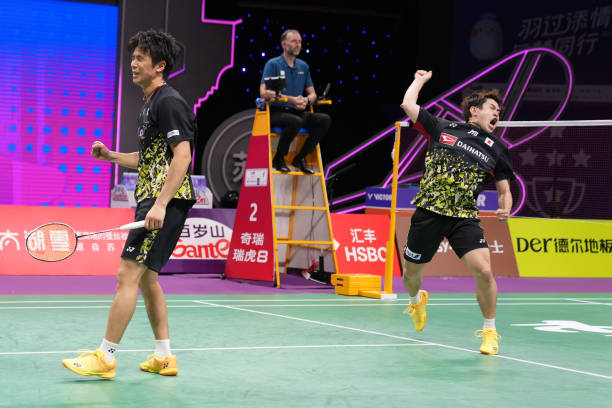 运动中的优雅：羽毛球素描作品赏析