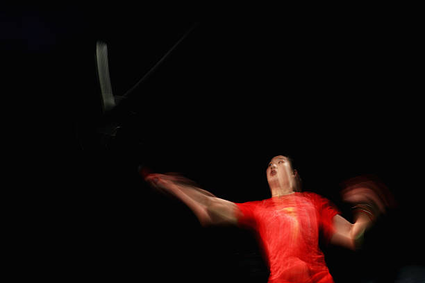 羽毛球扣杀球慢动作分解:从握拍到发力全解析