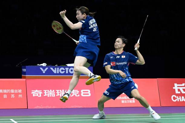 羽毛球装备指南:如何选择合适的球拍与球