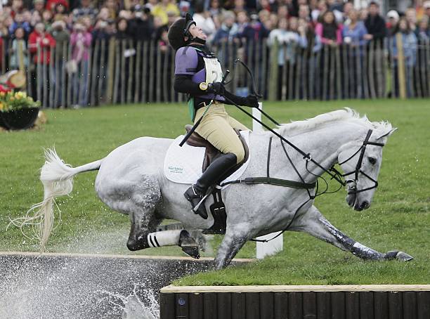 羽毛球双打王者张尉的搭档默契与战术配合
