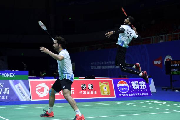 羽毛球比赛规则：每局打几分？决胜局有何不同？