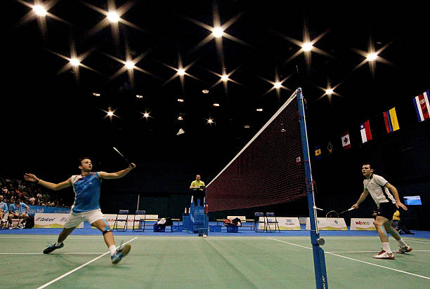 羽毛球场地平方米计算:单打、双打及训练场需求