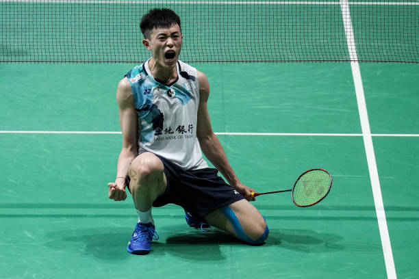羽毛球发球规则：合法动作与违例判罚