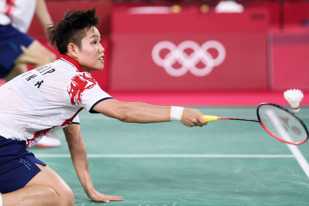 羽毛球插画设计:运动元素的创意表现