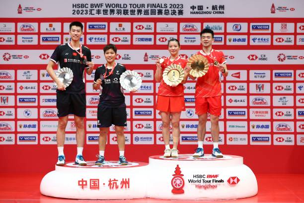 轻松学羽毛球：少儿图解训练手册