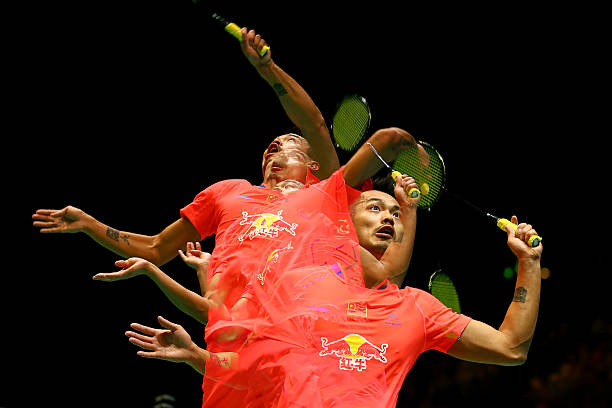 羽毛球比赛规则入门:如何正确计分与换发球?