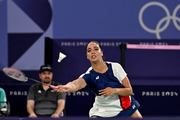 羽毛球发球违例有哪些？常见错误及正确示范