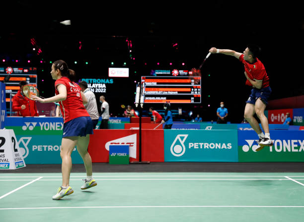 如何挑选一把好的羽毛球拍？关键特点解析