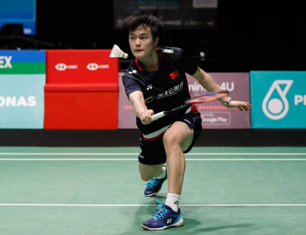 羽毛球单打比赛界限详解：如何判断球是否出界？