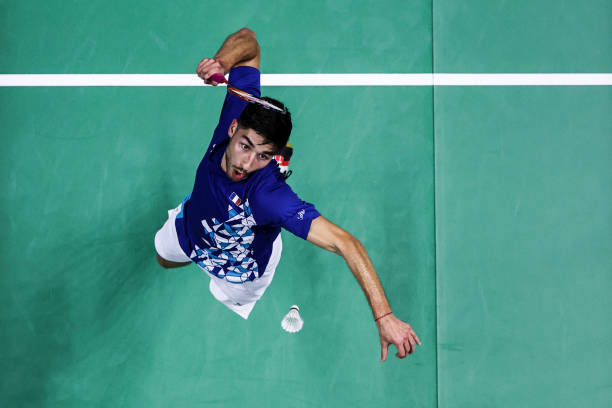 轻量VS重拍？初学者羽毛球拍的选择技巧