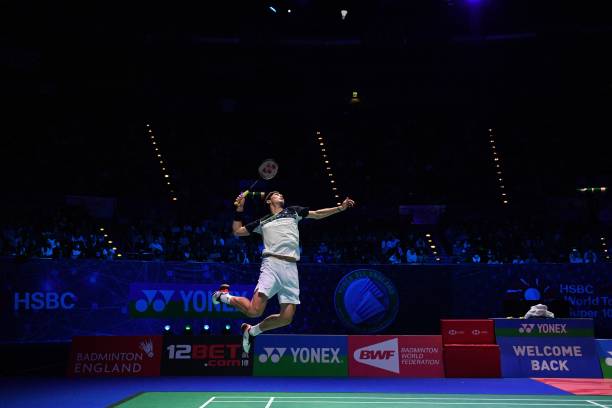 羽毛球双打规则全攻略:边线、发球区与换发球