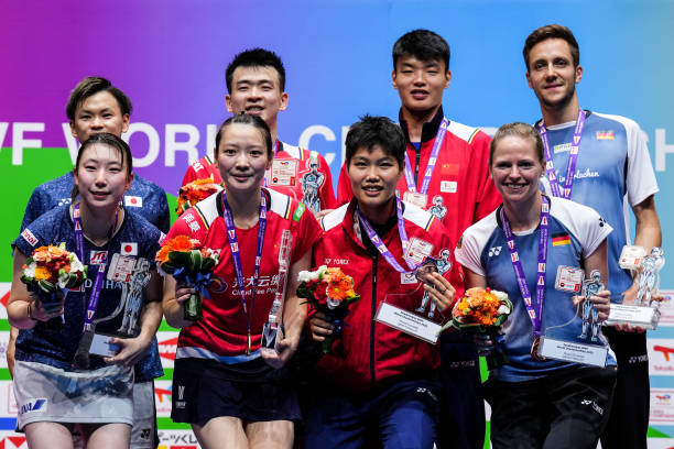 羽毛球正确发音指南:如何准确读出“羽毛球”