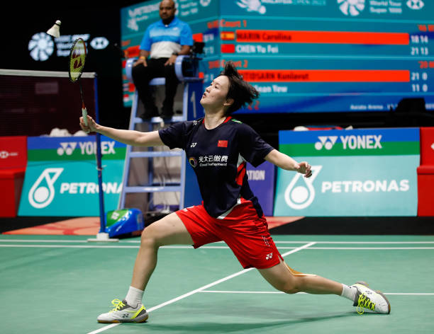 尤尼克斯F90羽毛球价格解析:不同渠道购买差异大