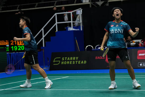 羽毛球发球规则:正手发球与反手发球的正确姿势