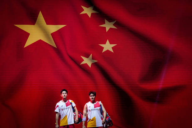 羽毛球发球限制：发球时球不能超过多高？