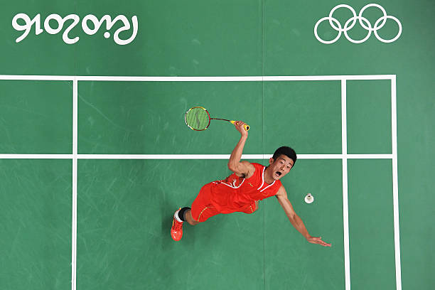 羽毛球双打站位图解:攻防转换的最佳位置选择