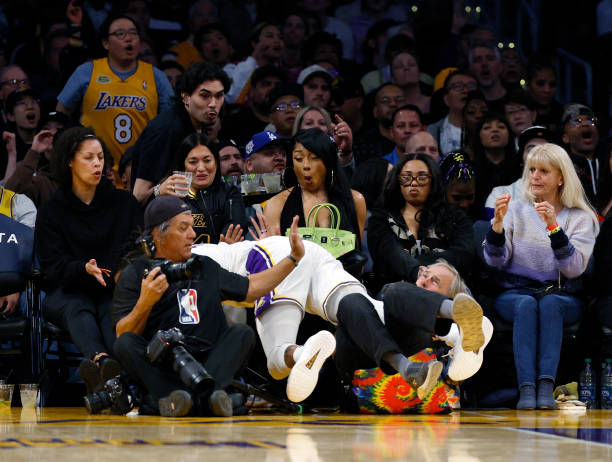 邓肯职业生涯共获得几次NBA总冠军？