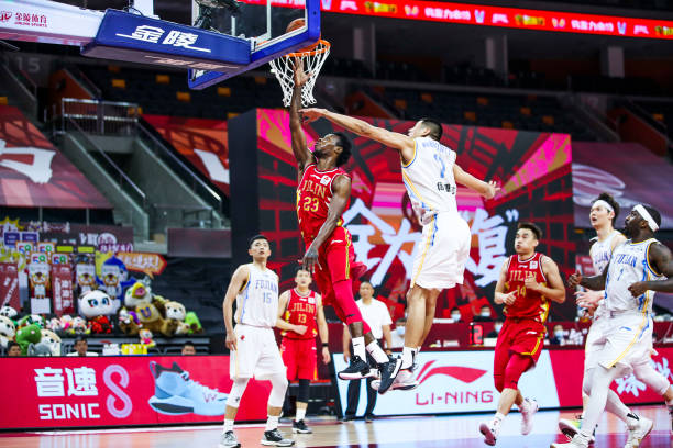 夏季联赛战况：尼克斯逆转篮网，奎克利末节爆发