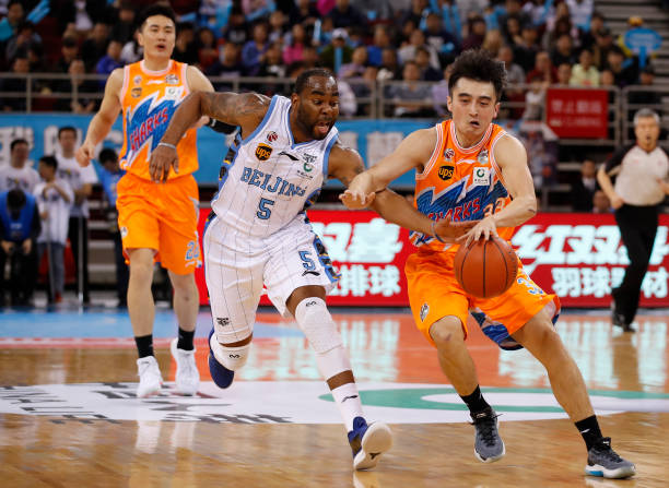 从大学到NBA：那些选择15号的球星们