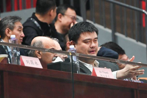 你知道NBA标志上那个运球的人是谁吗？