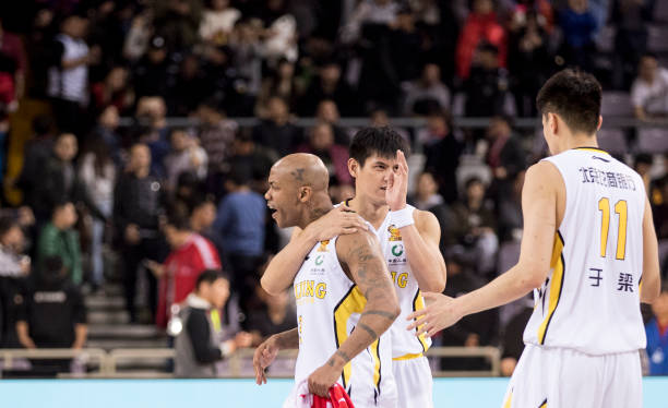 突破利器:控球后卫最适合穿什么球鞋?