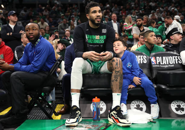 手机看NBA直播：官方渠道与第三方平台对比