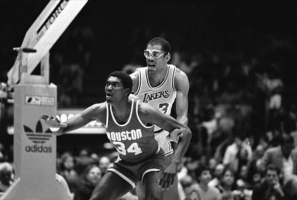 广东男篮主场迎战上海，CBA联赛精彩赛事全程直播