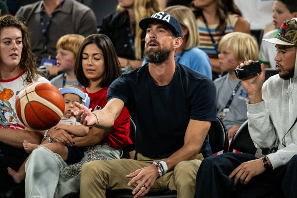 勒布朗·詹姆斯：从阿克伦到全球篮球传奇