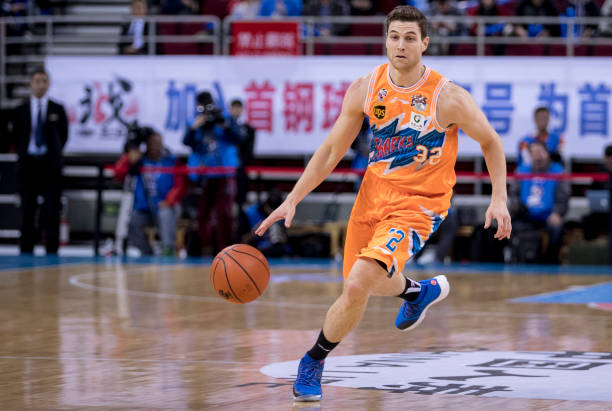 库里绝杀雷霆高清视频：比赛最后时刻，库里上演奇迹