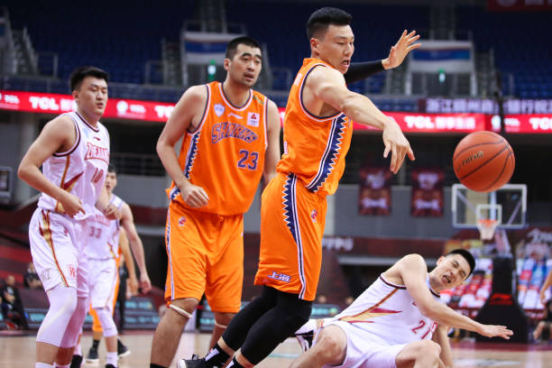 如何通过抢篮板打3个数字提升篮球技巧？