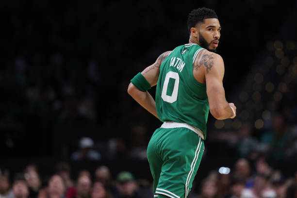 战术复盘:去年东部决赛的攻防策略解析