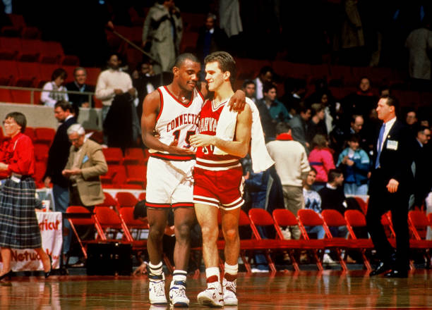 明星对决！CBA直播006带你聚焦阿不都沙拉木VS胡明轩