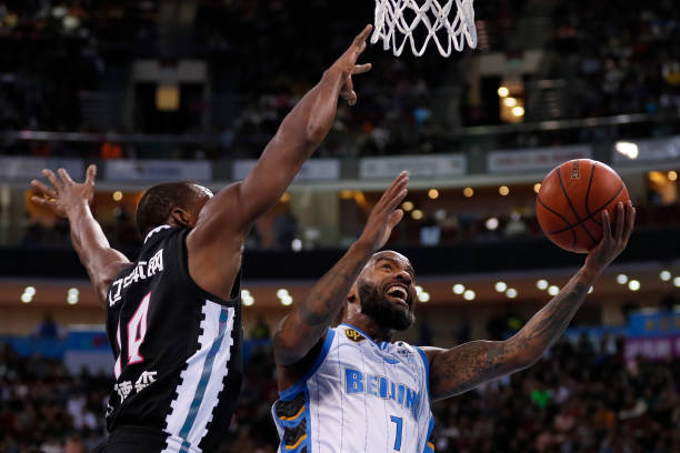 NBA直播首发阵容预测:今晚谁将登场?