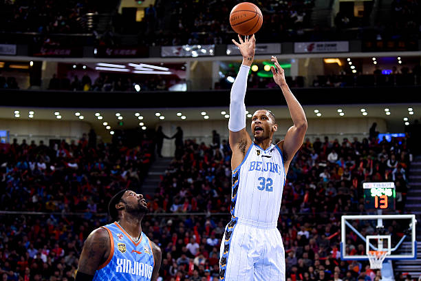 五人制篮球战术大全：视频解析进攻配合与防守阵型